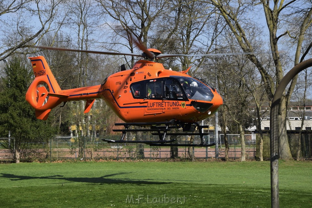 Einsatz Christoph 3 Koeln Vingst Oranienstr Landung Passauerstr P16.JPG - Miklos Laubert